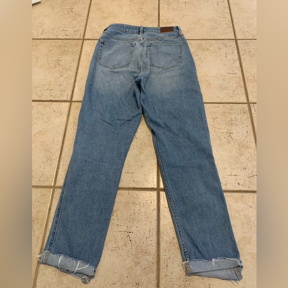 Hollister Curvy Ultra High-Rise Mom Jeans 26x27 - Picture 6 of 7